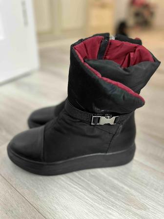 Продам зимние ботинки BETSY