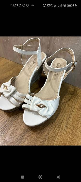 Продам босоножки