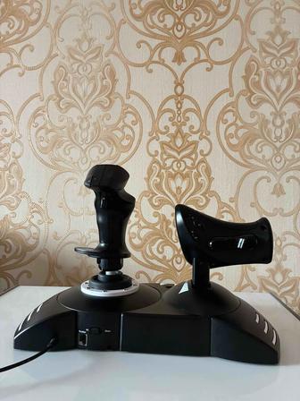 Джойстик и педали для авиасимулятора