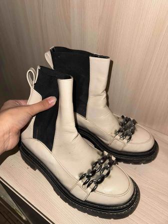 Продам женскую зимнюю ботинку