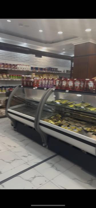 Холодильник -витрина. Длинный