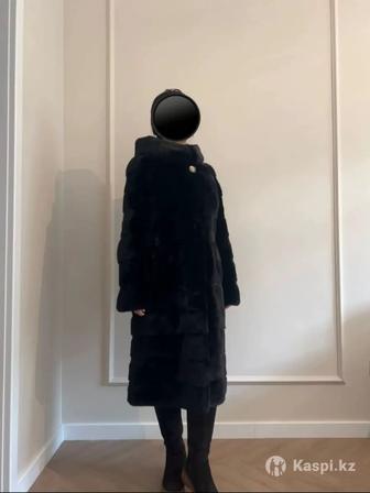 шуба норковая с капюшоном, ниже колен.черный бриллиант 44р.