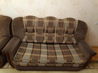 Два дивана и одно кресло б/у