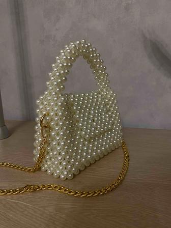 Красивая плетеная сумочка ( с подкладом , из бусин )