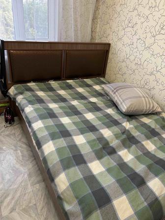 Продам кровать и 2 тумбы