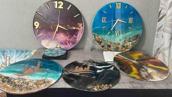 Картины и часы со смолой