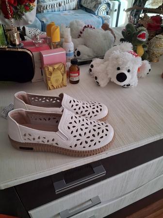 Женские лоферы новая 38.5 раз.