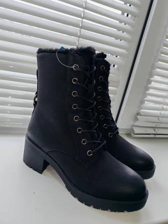 Продам зимние ботинки