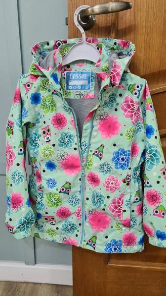 Куртка для девочек демисезонная в очень хорошем состоянии 104см 4 года