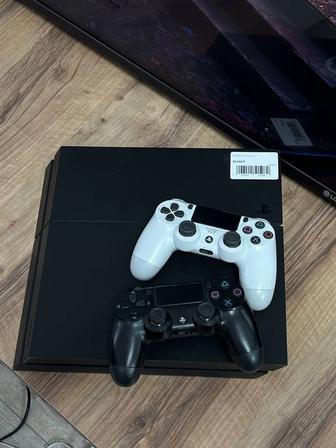 Sony PlayStation 4 Fat с годовой подпиской PS Рlus Deluxe (450 игр)