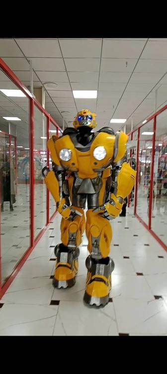 трансформер Бамблби на выезд.