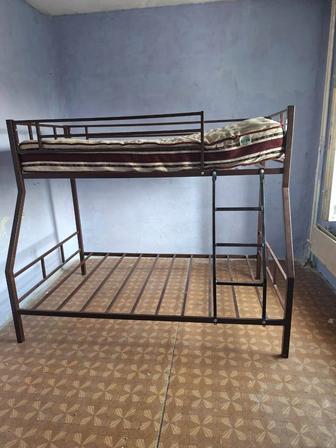 Двухъярусная кровать детей