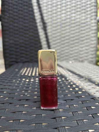Продаю новый блеск для губ Guerlain Kisskiss Bee Glow Oil