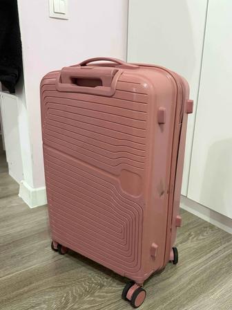 Чемодан размер M