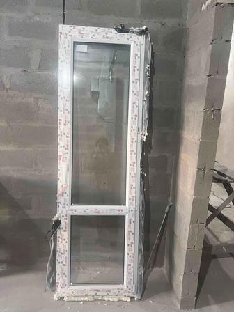 Продам новую балконную дверь с окном