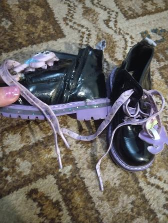 Продам детские осенние ботиночки