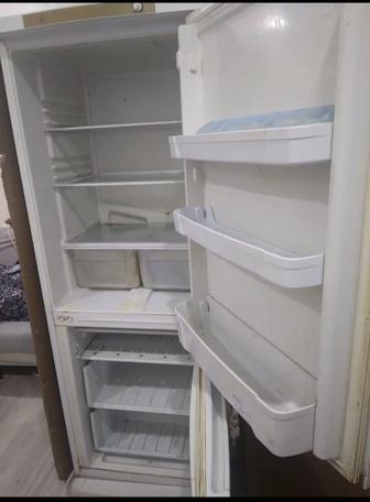 Продам холодильник INDESIT б/у в рабочем состоянии.