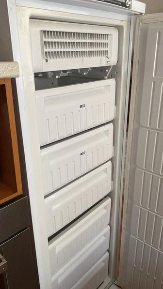 Продам морозильную камеру Indesit