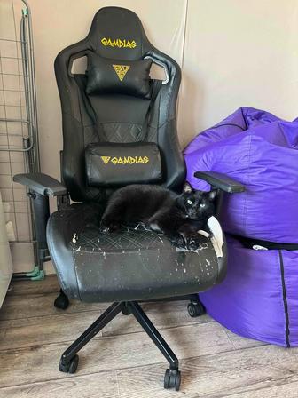Продам игровое кресло