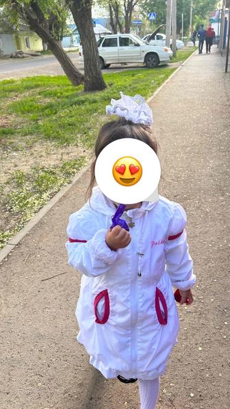 Ветровка белая осенне весенняя