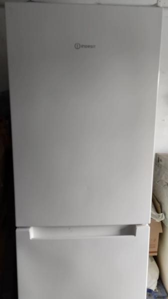 Холодильник Indesit