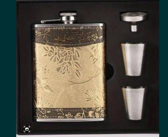 Фляжка для крепких напитков из нержавейки..плюс две рюмки и воронки