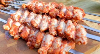 Продаю свежий шашлык на шампурах свинина,окорочка ,крылышки,фри в подарок