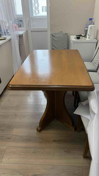 Продам стол обеденный