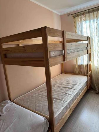 Кровать двухэтажная с матрасами