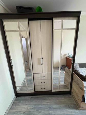 Шкаф с зеркалом