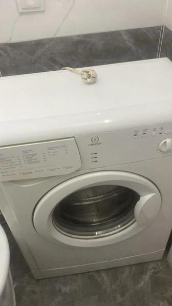 Продам стиральную машину INDESIT