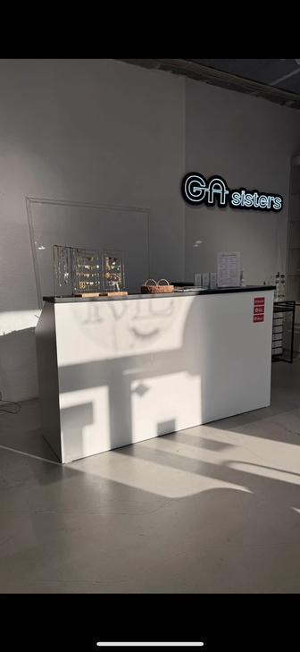 Продам ресепшн, 2 метра (216/153) , в отличном состоянии , 100.000 тг