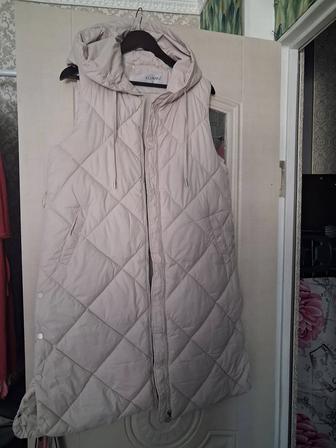 Женская безрукавка с капюшоном 50 раз.