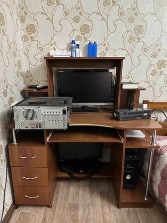 Продается компьютерный стол