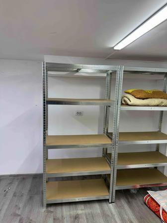 Стеллажи очень аккуратные для всего