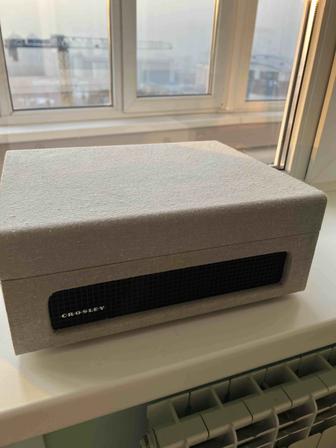 Проигрыватель виниловых дисков CROSLEY VOYAGER Grey CR8017A-GY