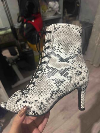 Продам туфли хиллз