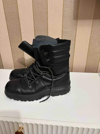 Продам мужские берцы