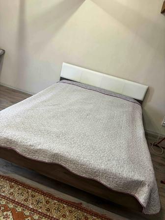 Продам кровать с матрасом