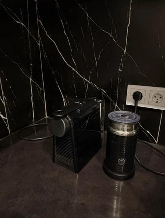 Nespresso кофемашина и капучинатор