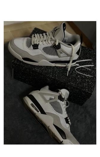 AIR JORDAN 4 RETRO