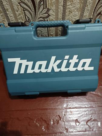 Шуруповерт Makita