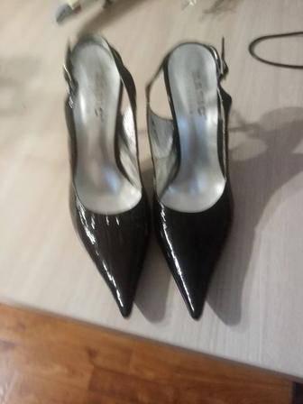 Продам женские туфли