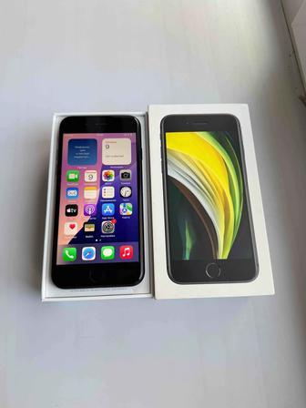 iPhone SE (2020) 64Gb - В отличном состоянии