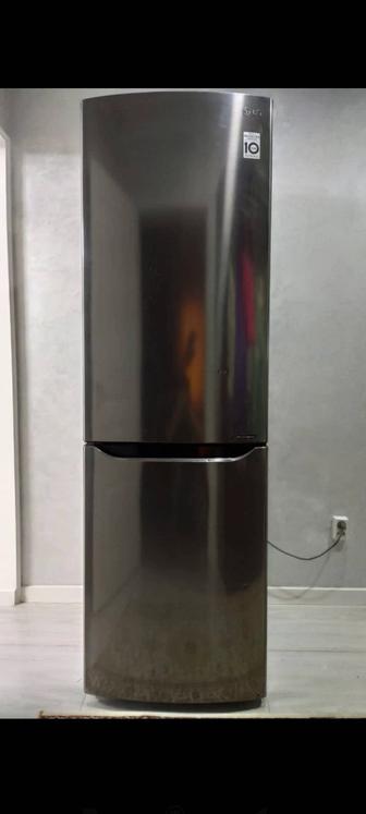 Холодильник LG NO FROST в идеальном состоянии