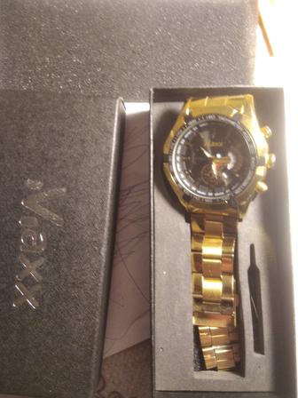 Продам новые часы нужны деньги на похараны МАМЫ