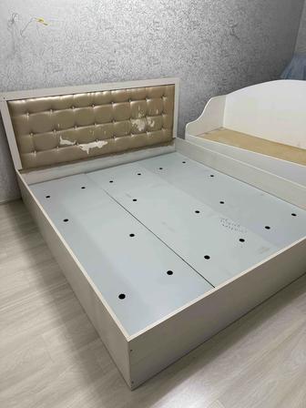 Кровать двухспалка и детская кровать с задвижкой