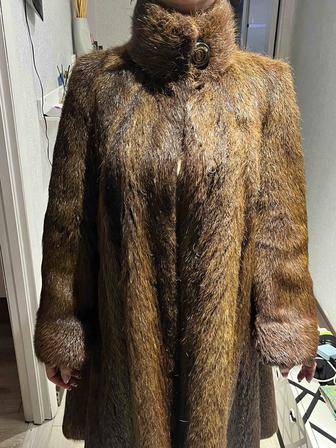 Продается натуральная женская шуба из нутрии