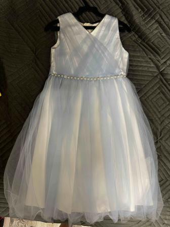 Продам нарядные платья на девочку