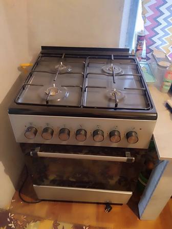 Продам электрическую газ плиту в отличном состоянии пользовались месяца 3.